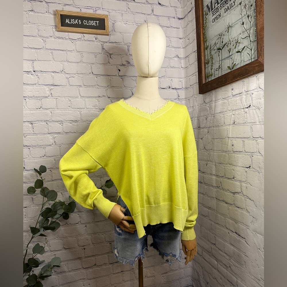 Twist lime green neon sweater